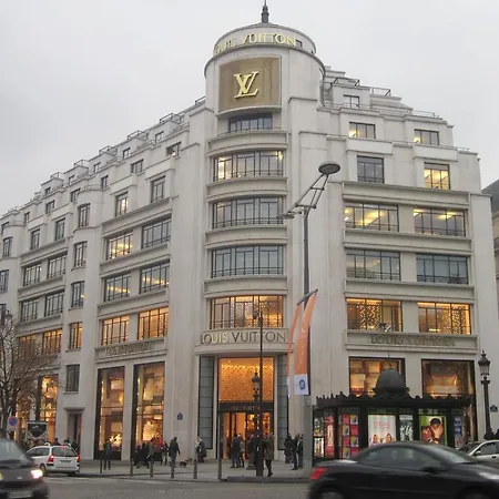 Close Champs Elysees. *