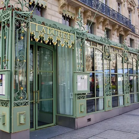 Close Champs Elysees.